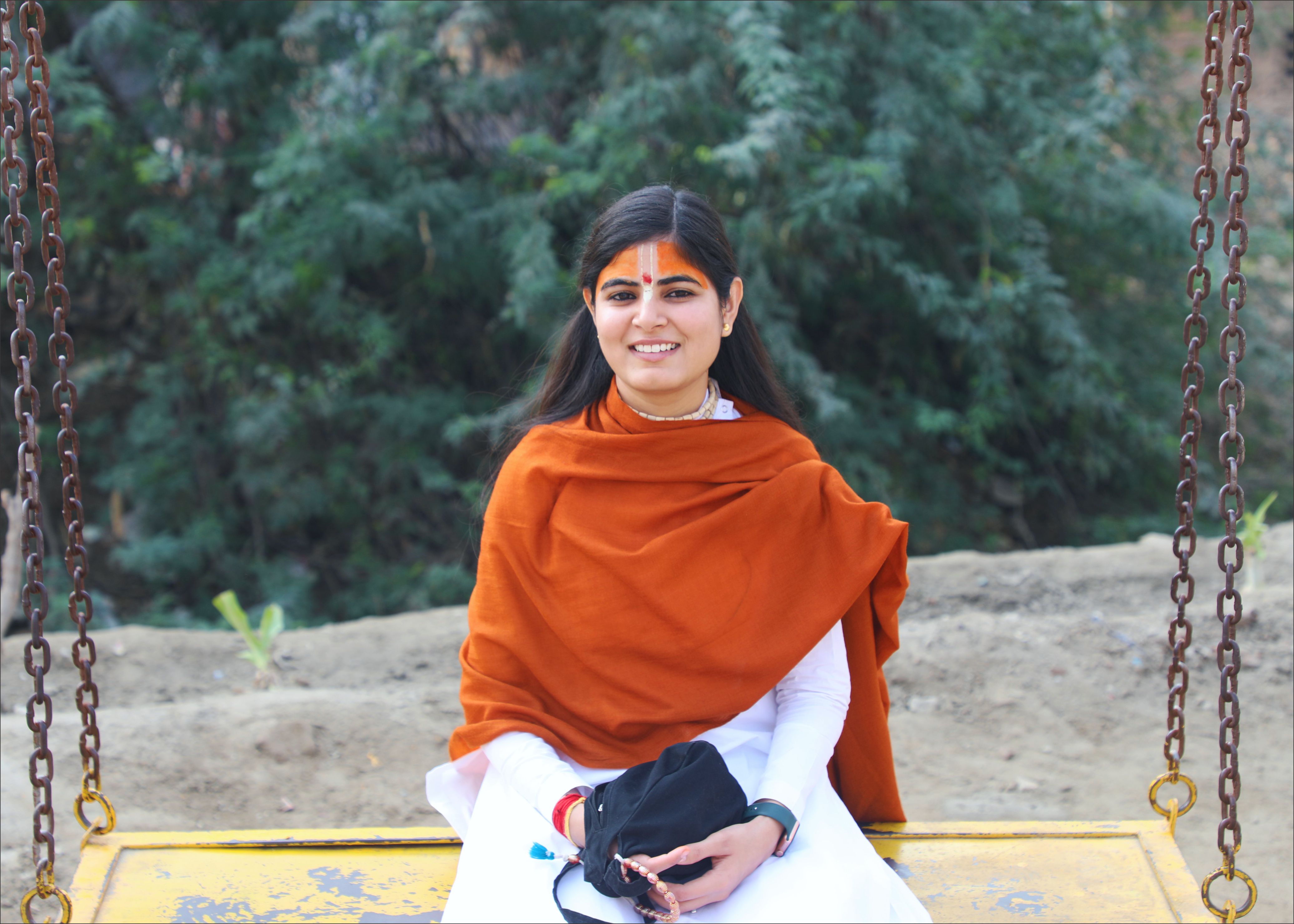 महसूस करो तो मोहब्बत एक जिंदगी है.. वरना लोग इश्क को आवारगी भी कहते है..