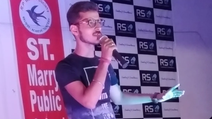 सुनता कहाँ है