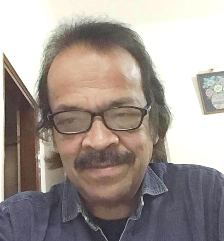 मेज पर रखा सफ़ेद हाथी
